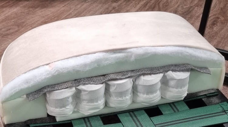 GODA Supreme Twist L is a bar stool created with attention to every detail.5