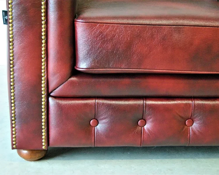 Classic-Chesterfield-Armchair-Leather-Upholstered---traditional-elegance-and-luxury4.webp