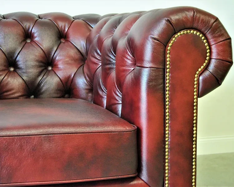 Classic-Chesterfield-Armchair-Leather-Upholstered---traditional-elegance-and-luxury5.webp