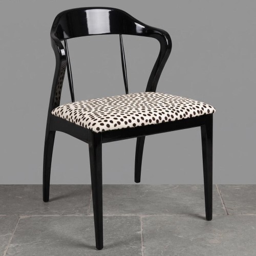 Vantage chair in Leather PR7.jpg