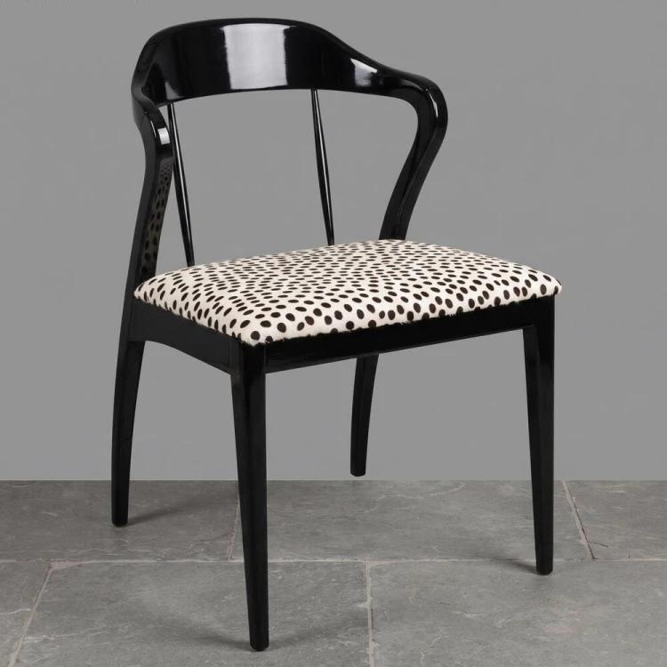 Vantage chair in Leather PR7.jpg