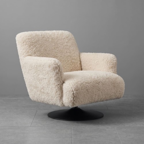 Huggy in Sheepskin Natural beauty front.jpg