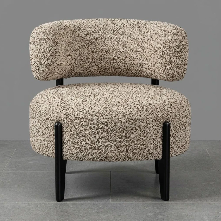 Ainsworth in Tana boucle (2).jpg